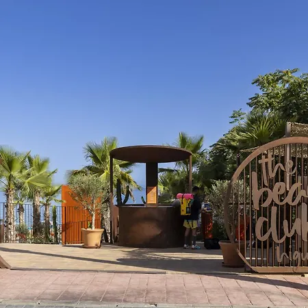 Luxery With Terrace In Higueron דירה