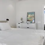 Luxery With Terrace In Higueron Fuengirola