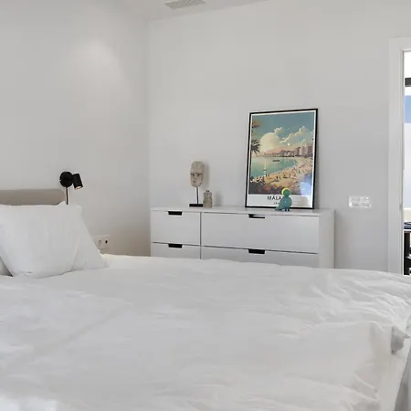 Luxery With Terrace In Higueron Fuengirola