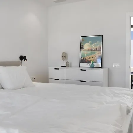 Luxury With Terrace In Higueron
