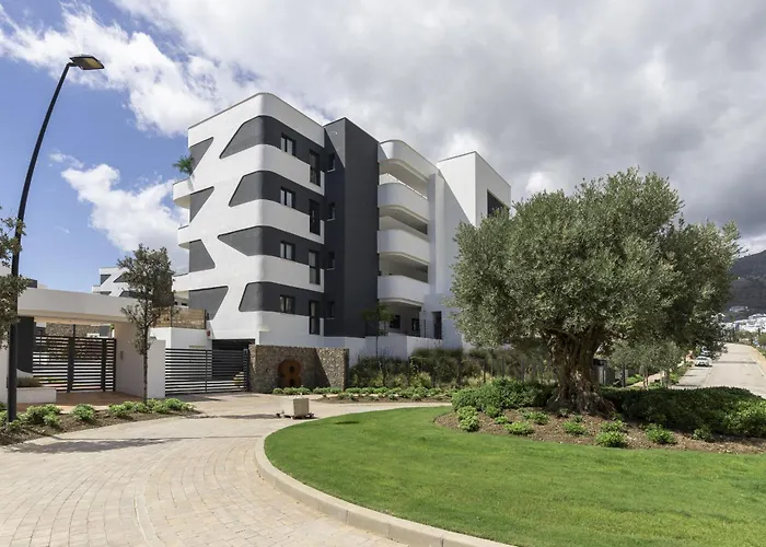 Luxery With Terrace In Higueron شقة *