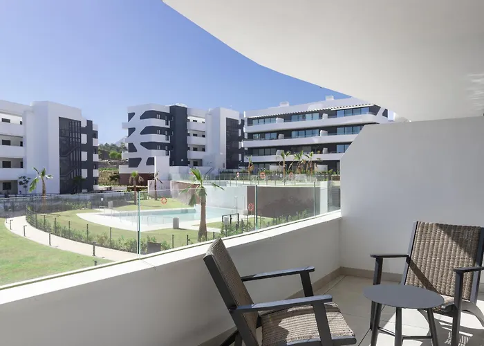 Luxery With Terrace In Higueron شقة *