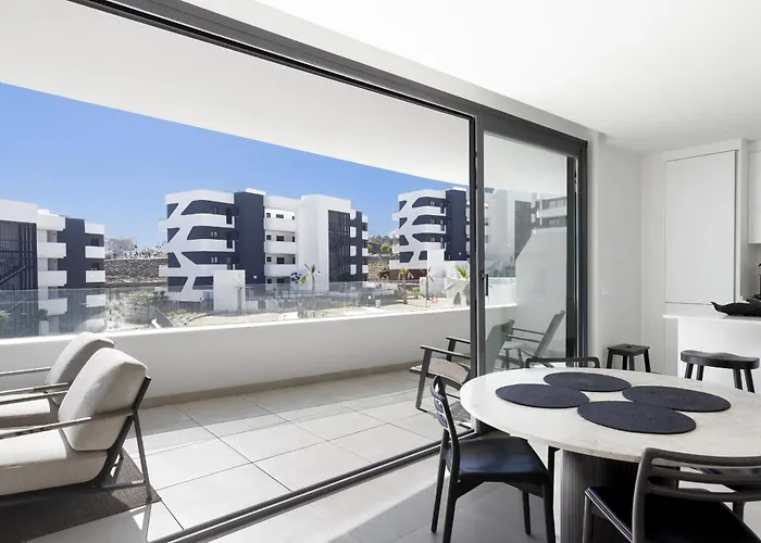 Luxery With Terrace In Higueron شقة فوينخيرولا