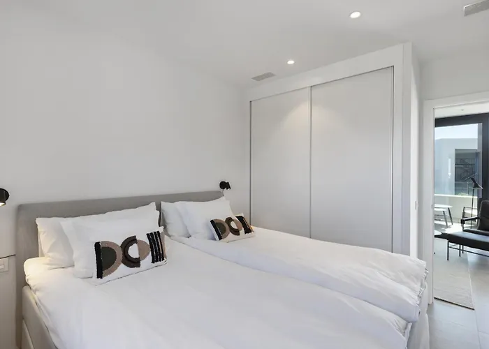 Luxery With Terrace In Higueron شقة