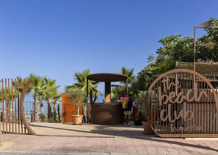 Luxery With Terrace In Higueron شقة